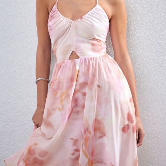 Cut Out Halter Maxi Dress - Picture 2 of 4